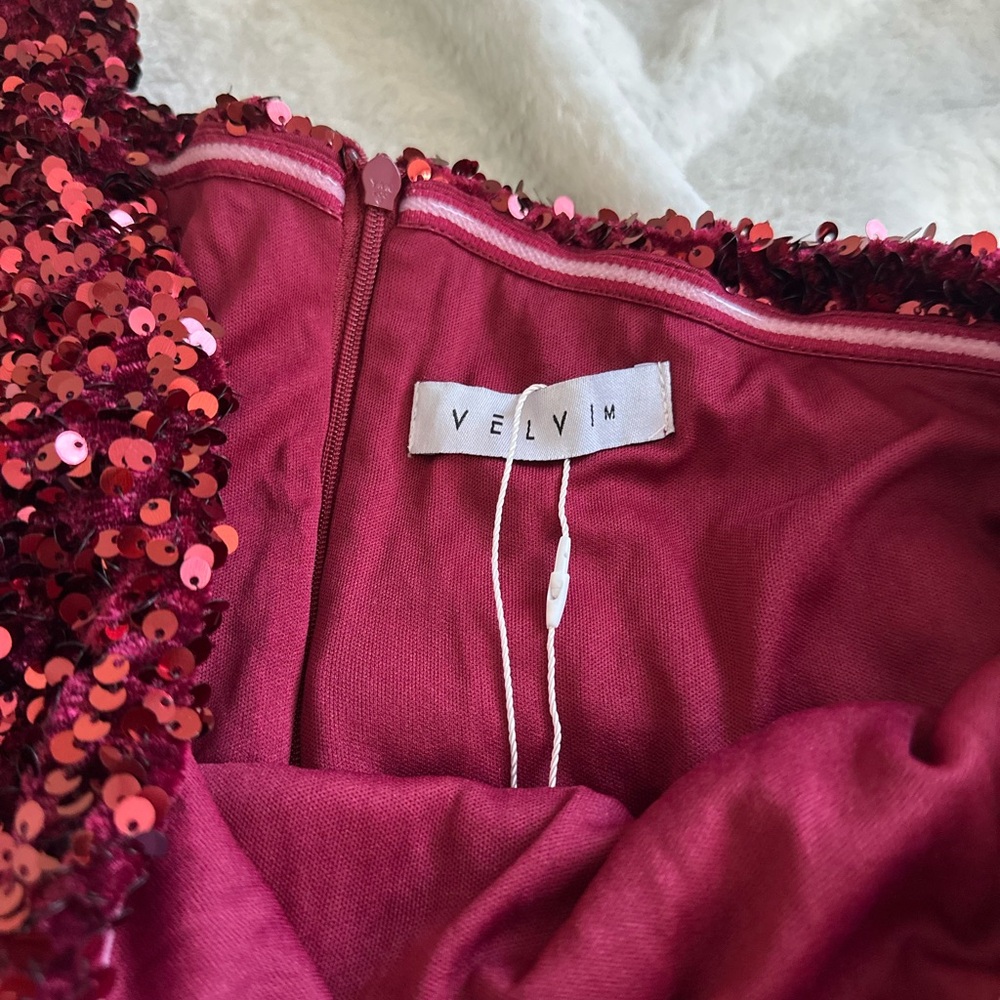 PIERRE ONE SHOULDER
SEQUIN MIDI DRESS - BURGUNDY - NWT Perfect to CHRISTMAS!!🎄 - Picture 5 of 7